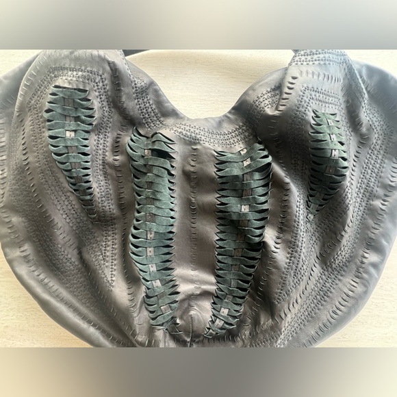 Elie Tahari 100% Leather Hobo Bag in Black NWOT - Picture 4 of 17